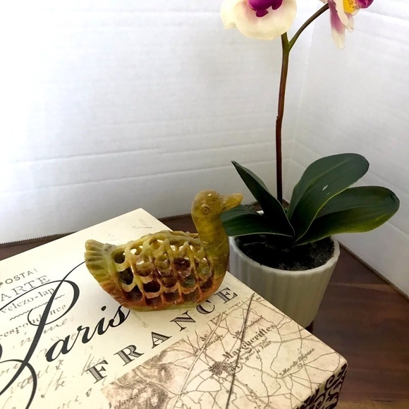 Collectable Handmade Soapstone Duck with Baby - Picture 4 of 10